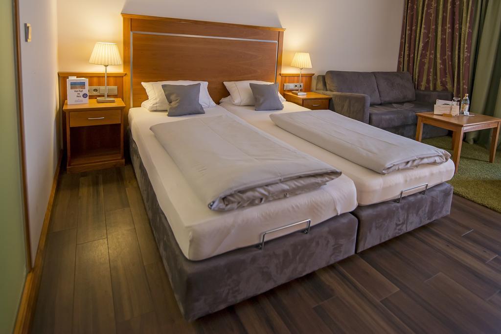 Landidyll Hotel Zum Freden Bad Iburg Room photo
